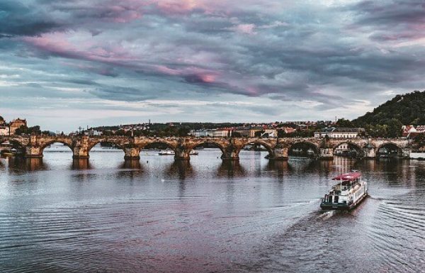 6 סיבות לטייל שוב על גשר קארל בפראג